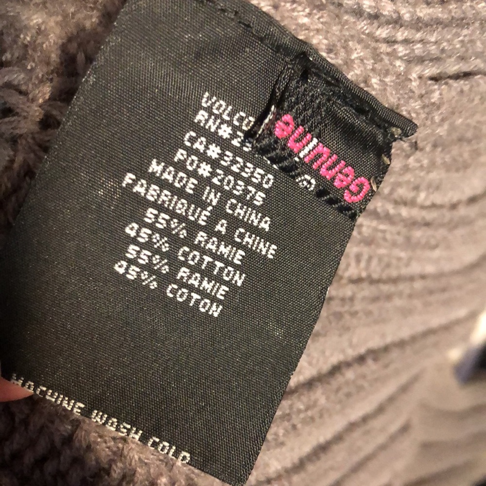 Volcom sweater - Picture 9 of 9